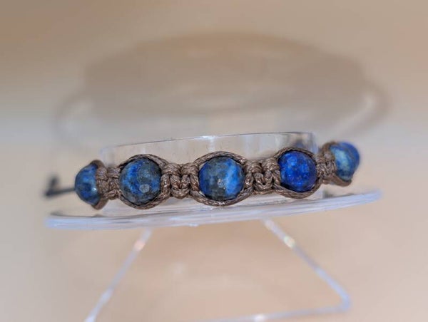 Bracelet lapis lazuli facetté fil brun