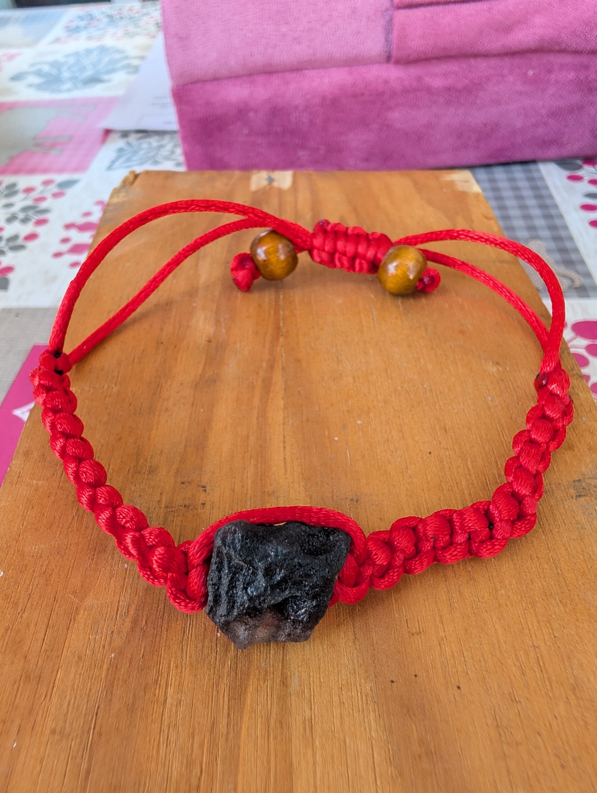 Bracelet tectite fil rouge