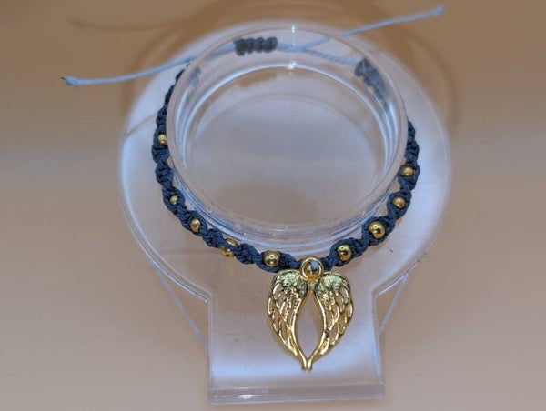 Bracelet torsade gris perles dorées insert ailes