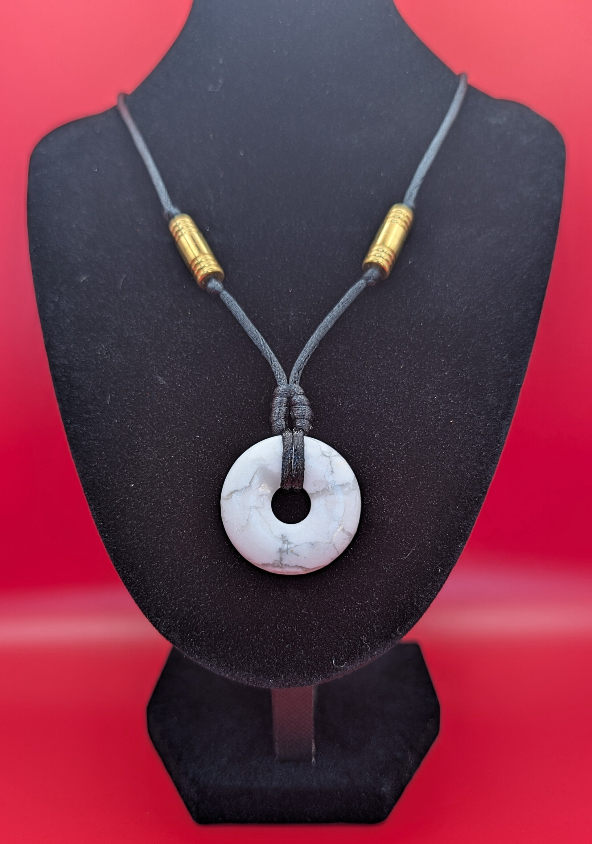 Collier howlite blanche