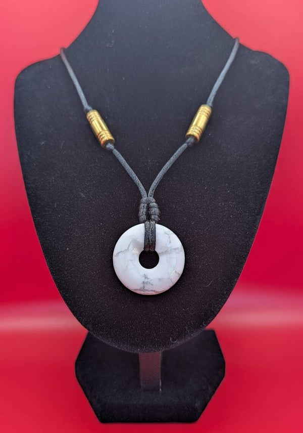 Collier howlite blanche