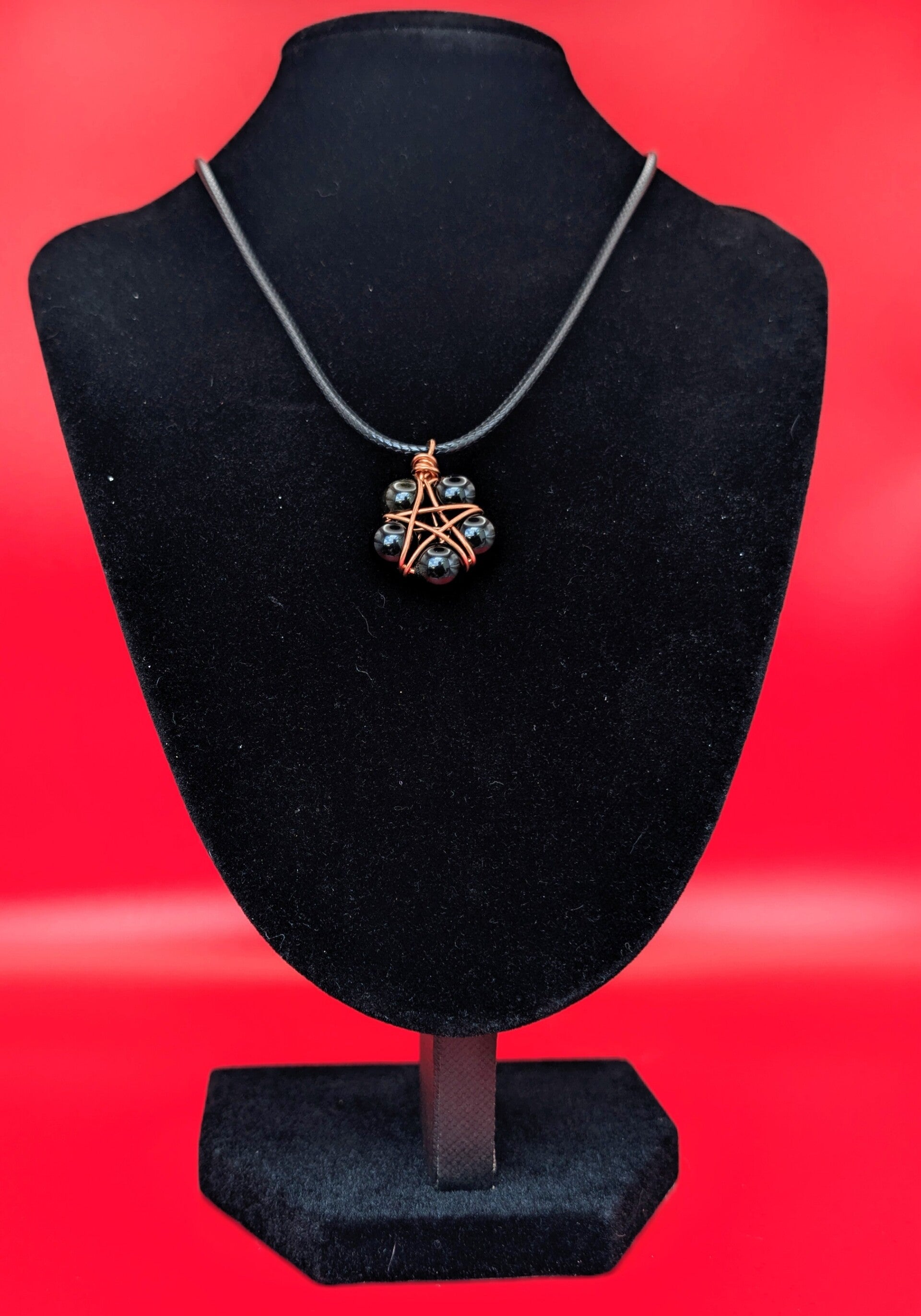 Pendentif cuivre, obsidienne dorée