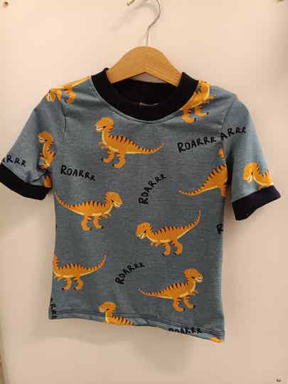 t-shirt dino