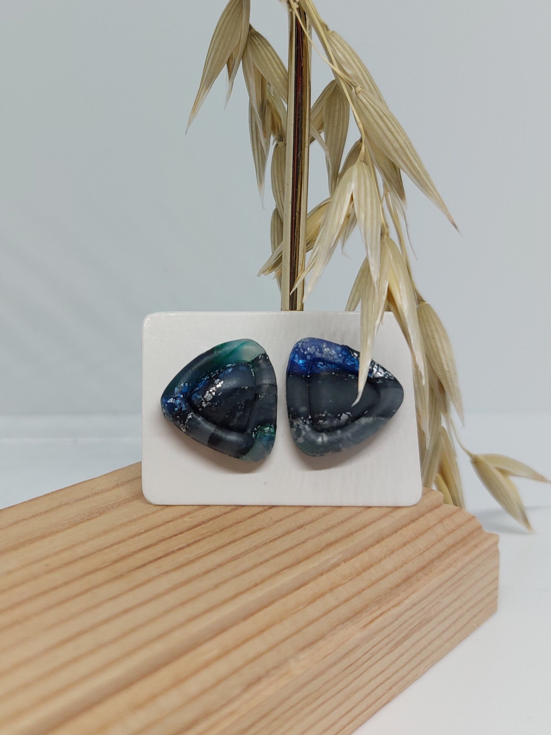 blauw gemarmerde driehoekige oorstekers