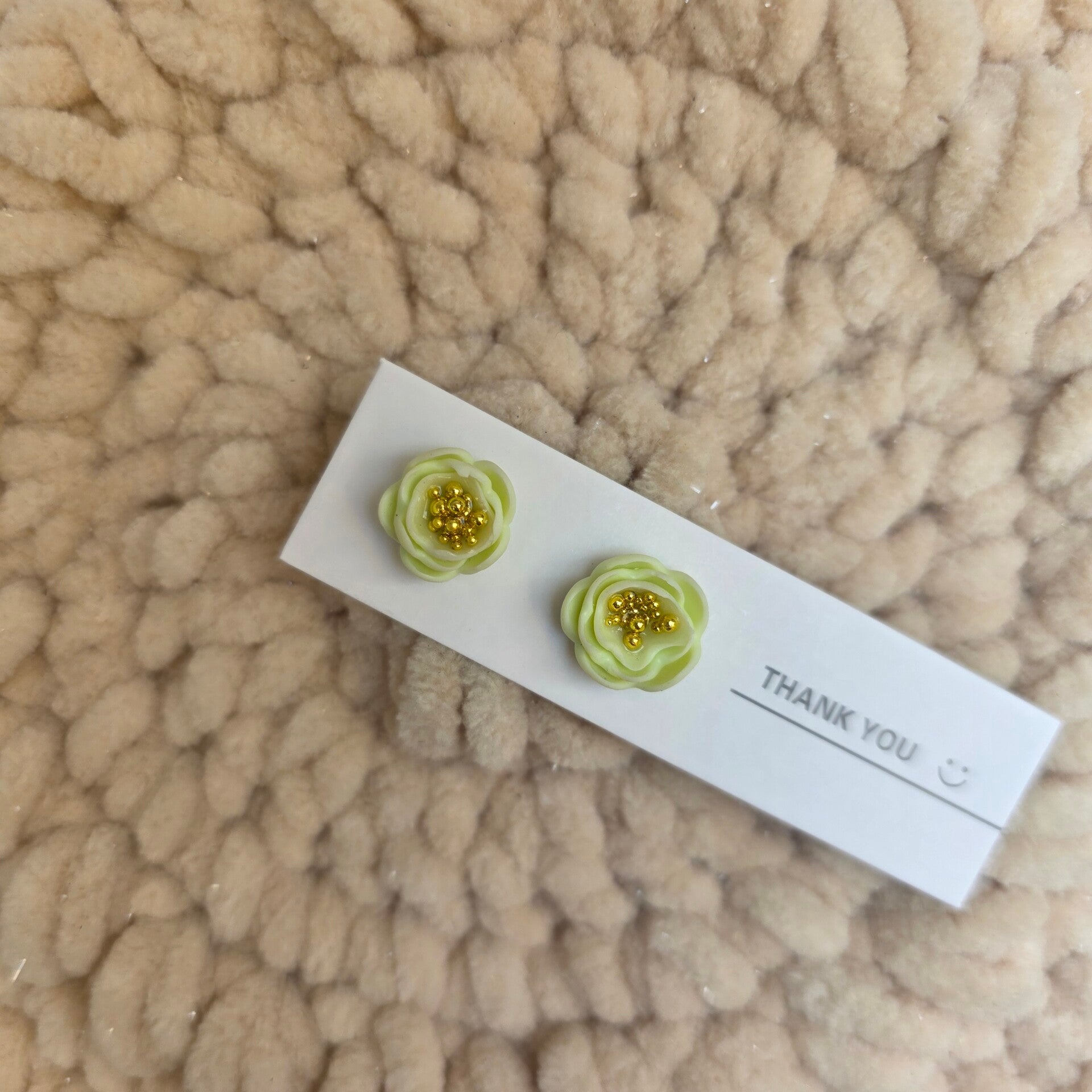 lichtgroene bloemen oorstekers (studs)