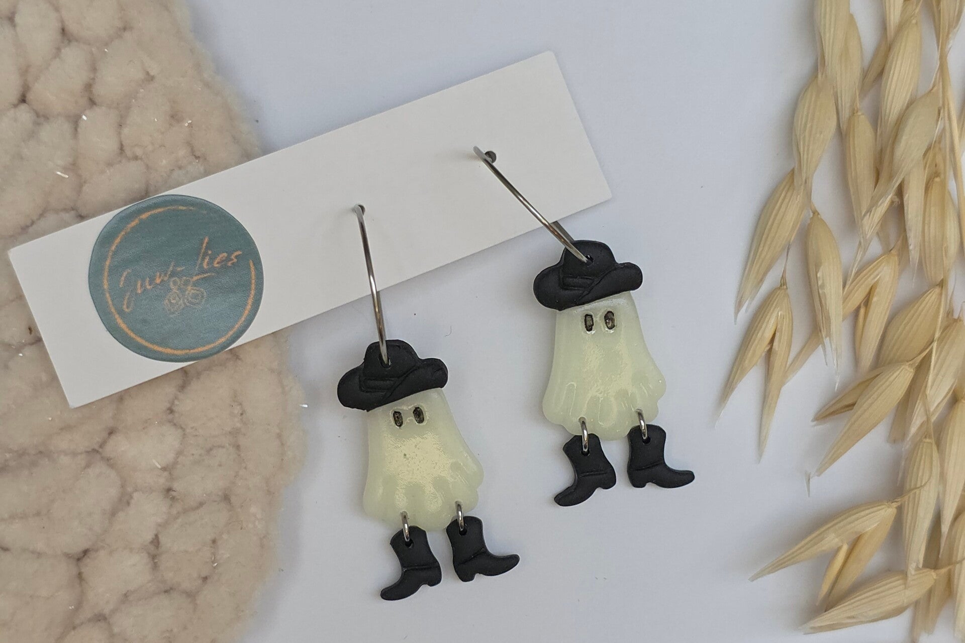 lichtgevende spoken aan oorring, halloween