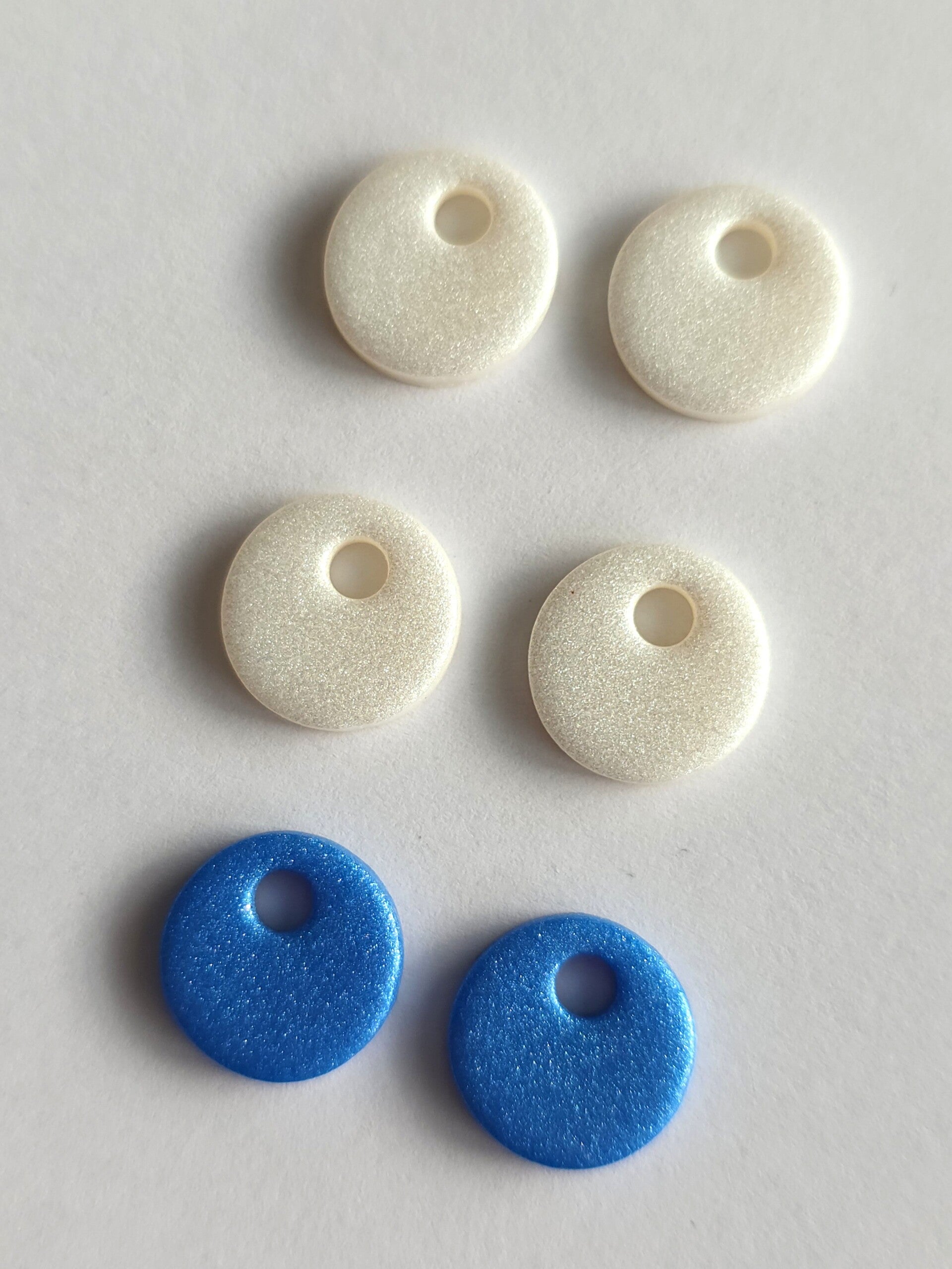 Rondjes (bedels) voor aan de zilveren en gouden oorringen