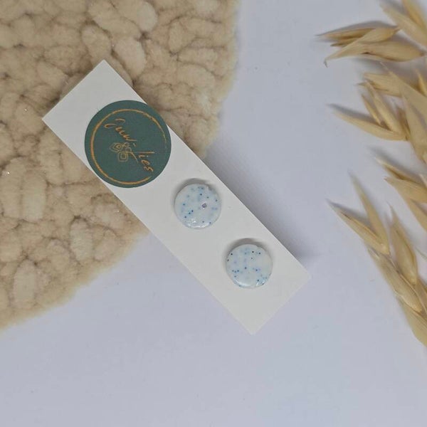 Oorstekers - rond - wit met blauwe spikkel