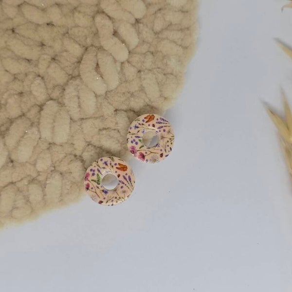 Grote oorstekers - donut - bloemetjesmotief
