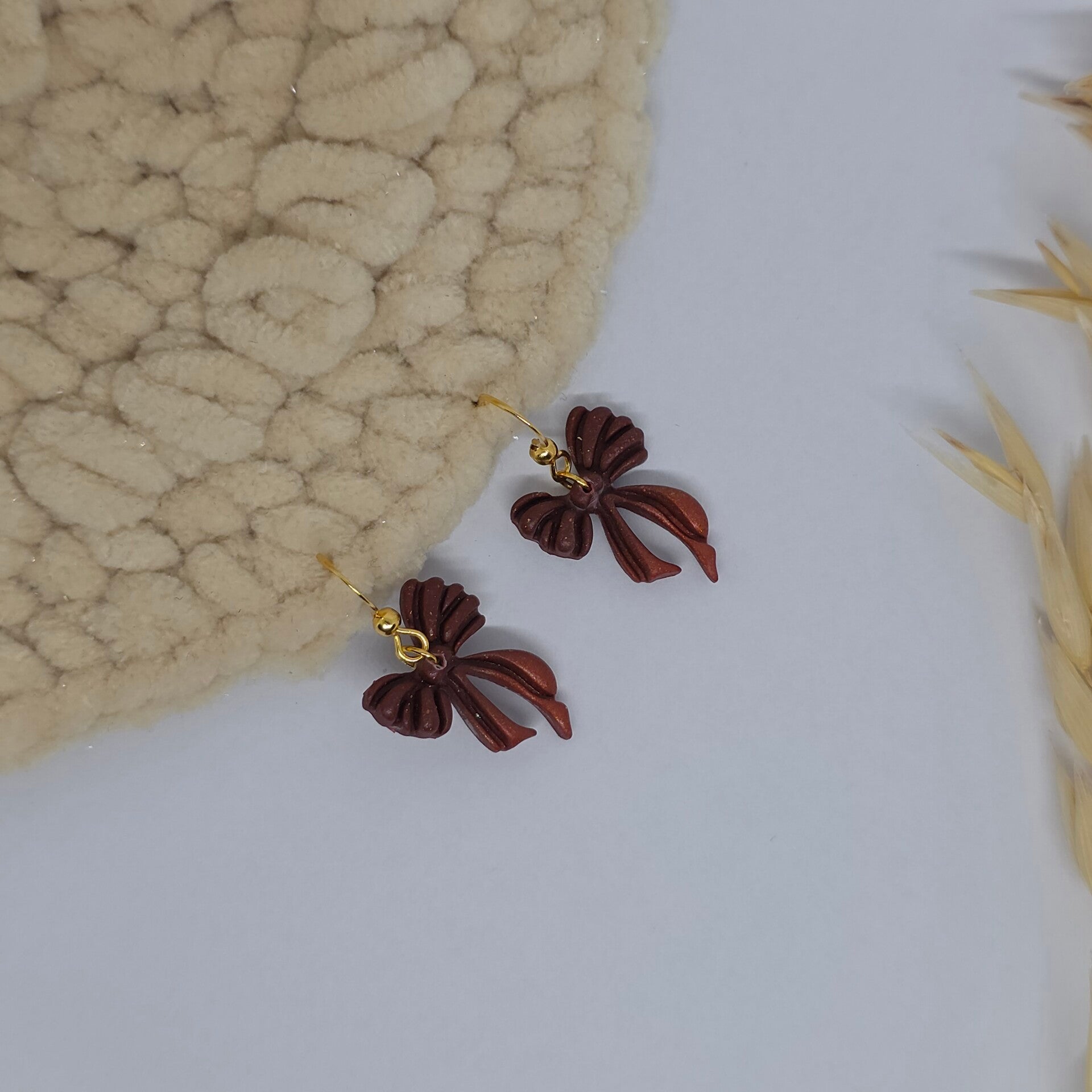 Elegant strik aan oorsteker