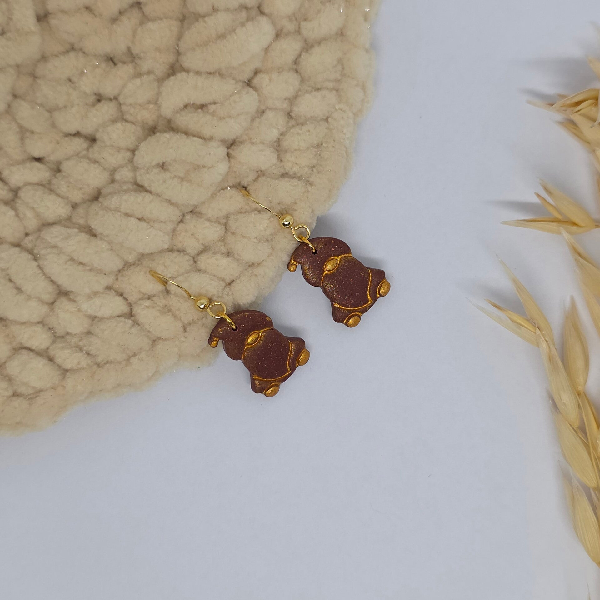Gnomes bruin/goud aan oorhanger
