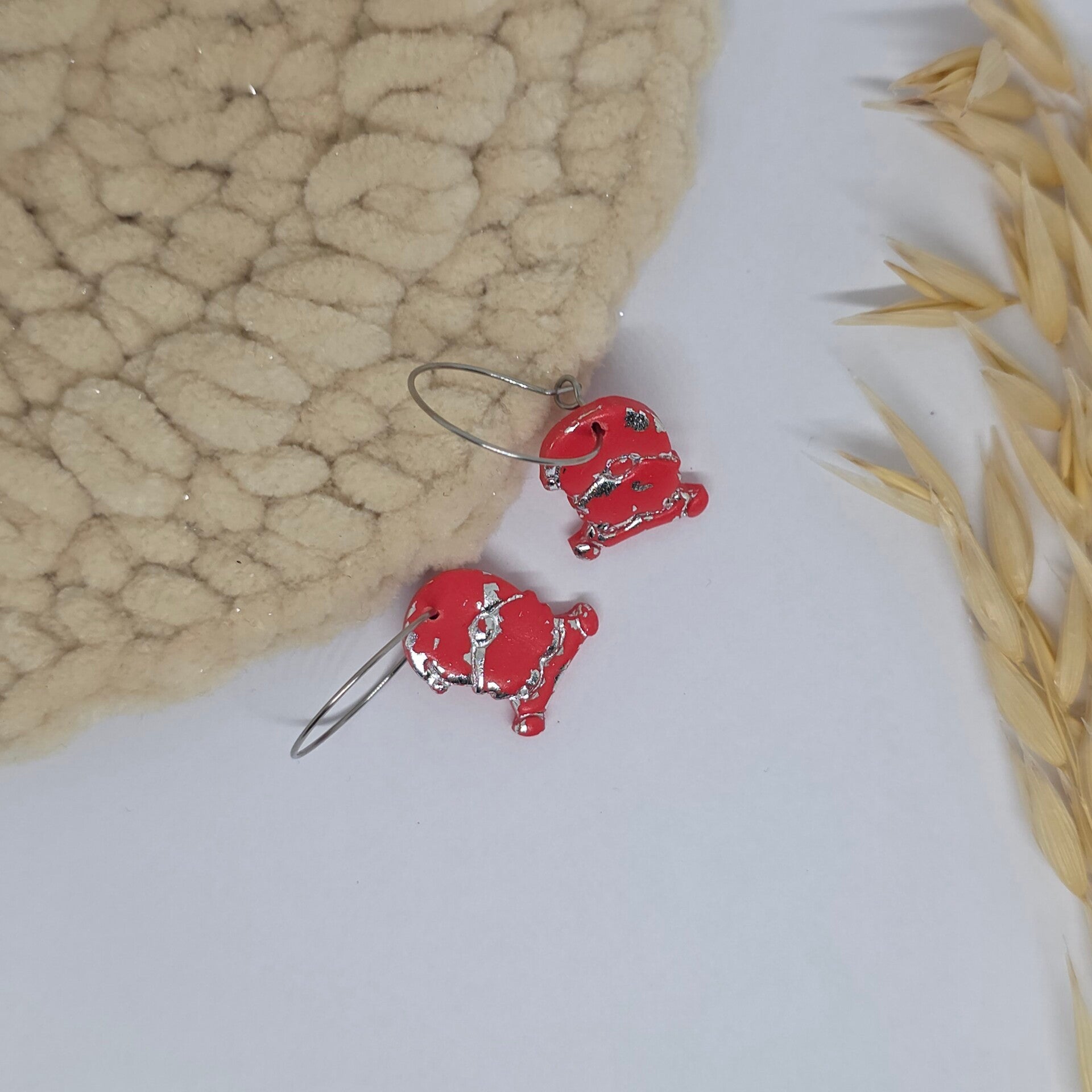 Rood zilveren gnomes aan oorringen