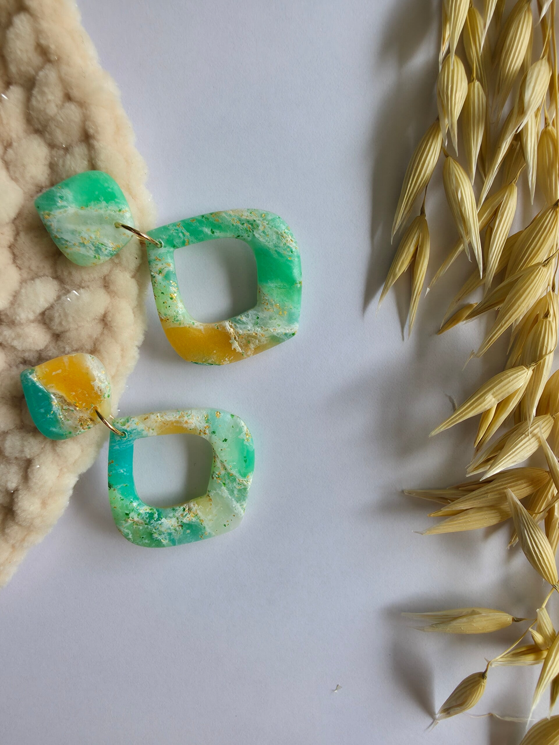 kleurrijke zomerse oorbellen