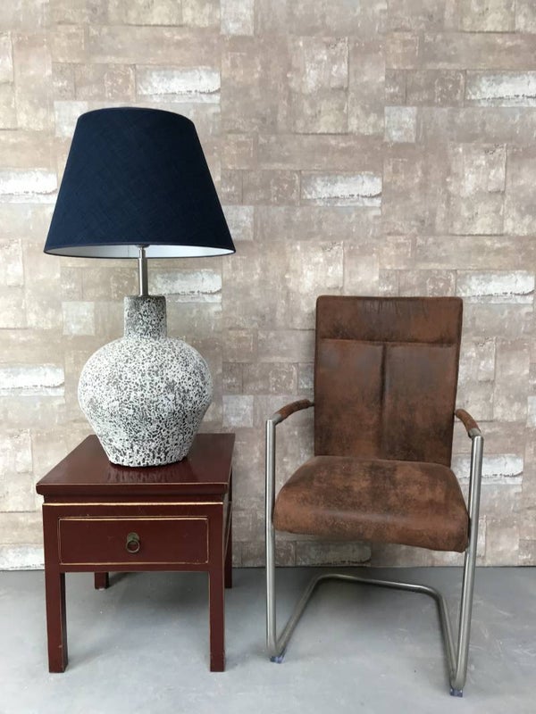 T037902 Tafellamp aardewerk ocean oxide met donker blauwe linnen kap.