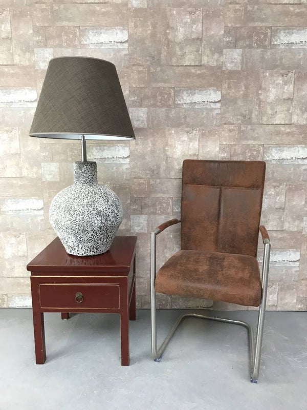 T037907 Tafellamp aardewerk ocean oxide met bruine linnen kap.