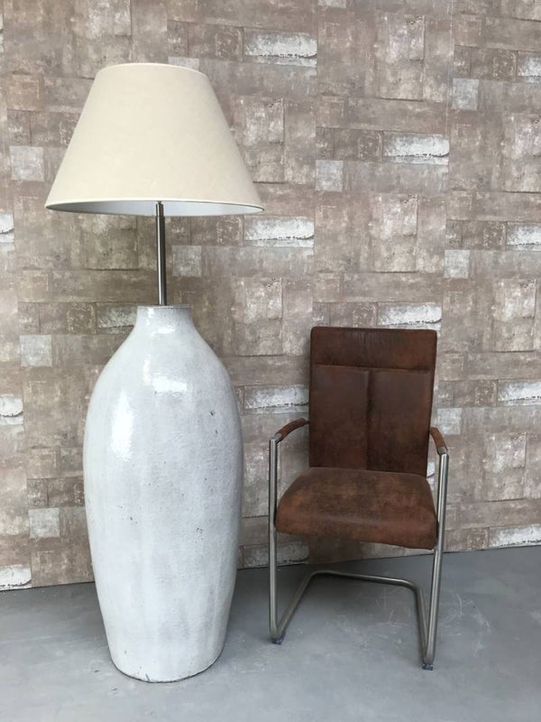 V020726 Vloerlamp aardewerk grijs glazuur met Creme linnen kap.