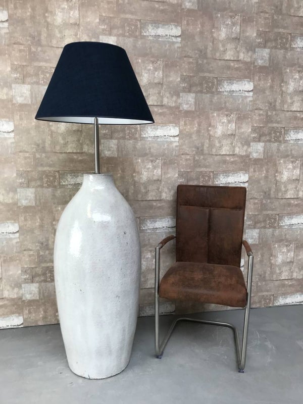 V020723 Vloerlamp aardewerk grijs glazuur met donker blauw linnen kap.