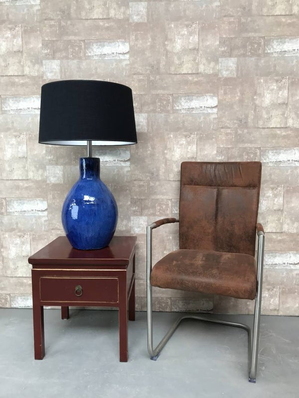 T011220 Tafellamp aardewerk blauw glazuur met zwarte linnen kap.
