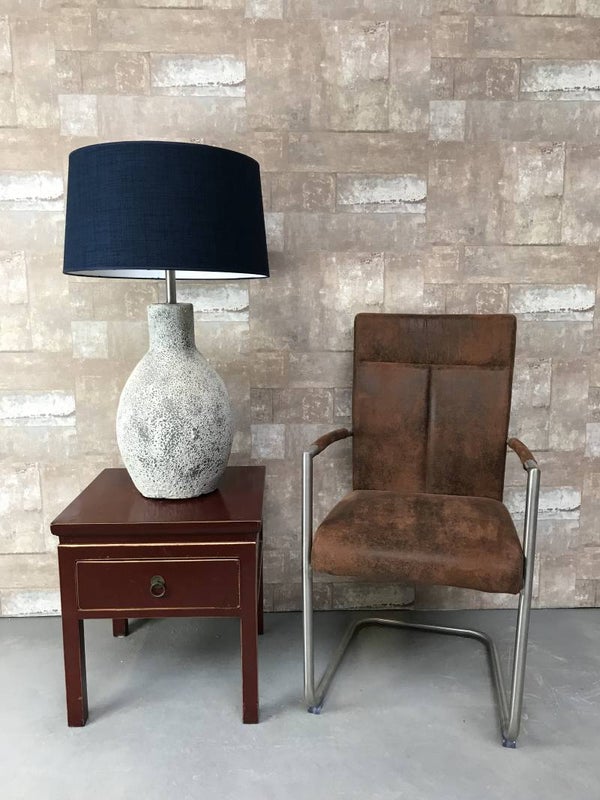 T017918 Tafellamp aardewerk ocean oxide met donker blauwe linnen kap.