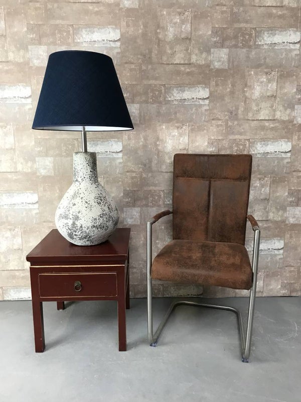 T027902 Tafellamp aardewerk ocean oxide met donker blauwe linnen kap.