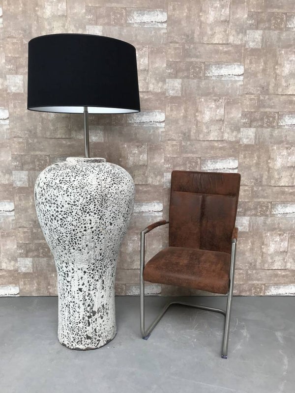 V047939 Vloerlamp aardewerk oscean oxide met zwarte linnen kap.