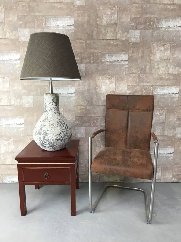 T027907 Tafellamp aardewerk ocean oxide met bruine linnen kap.