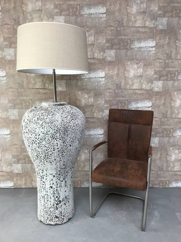V047940 Vloerlamp aardewerk ocean oxide met creme linnen kap.