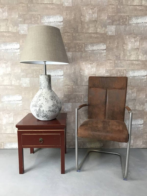 T027906 Tafellamp aardewerk ocean oxide met licht bruine linnen kap.