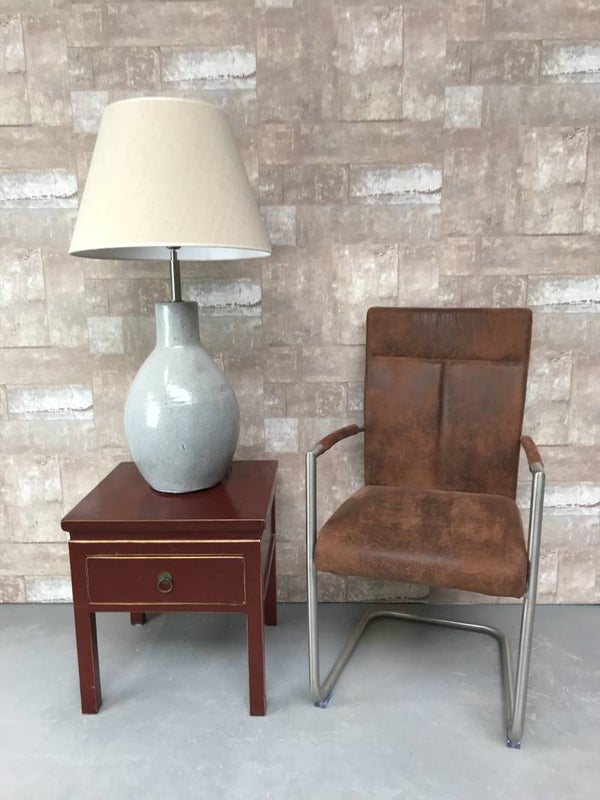 T010705 Tafellamp aardewerk grijs glazuur met creme linnen kap.