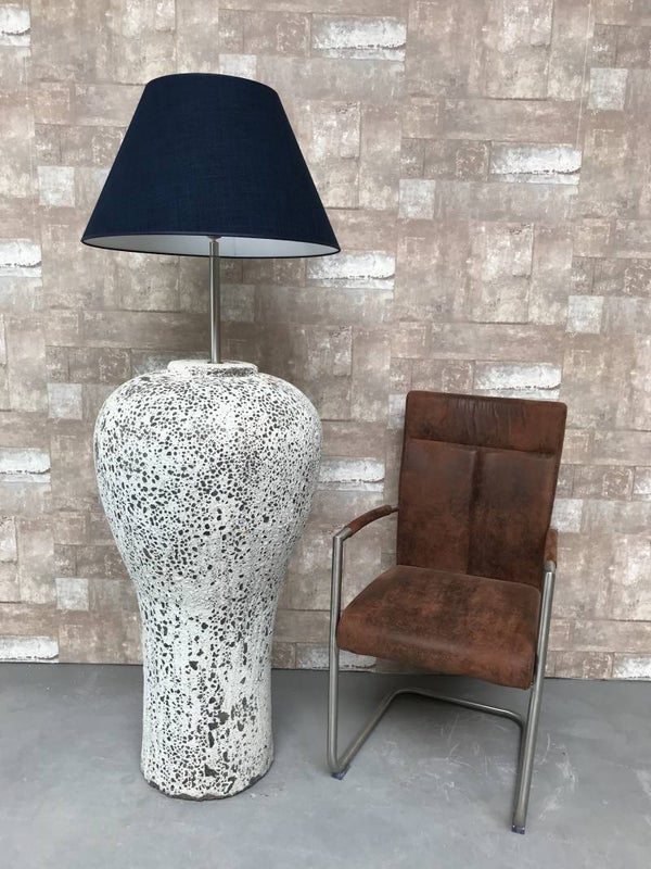 V047923 Vloerlamp aardewerk ocean oxide met donker blauwe linnen kap.