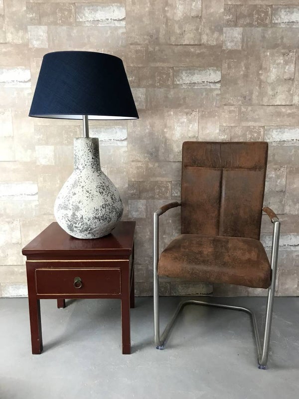 T027908 Tafellamp aardewerk ocean oxide met donker blauwe linnen kap.