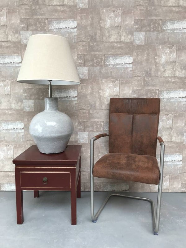 T030705 Tafellamp aardewerk grijs glazuur met creme linnen kap.