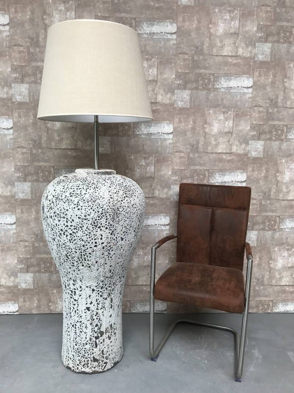 V047933 Vloerlamp aardewerk ocean oxide met creme linnen kap.