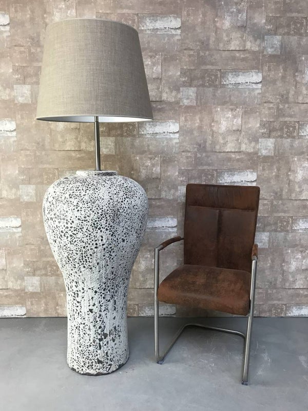 V047934 Vloerlamp aardewerk ocean oxide met licht bruine linnen kap.
