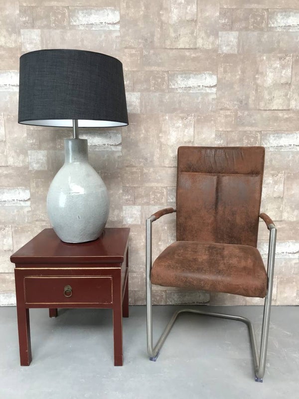 T010720  Tafellamp aardewerk grijs glazuur met zwarte linnen kap.