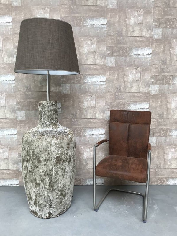 V037135 Vloerlamp aardewerk atlantic met bruine linnen kap.