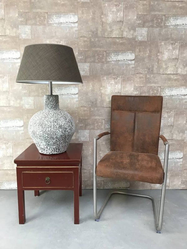 T037910 Tafellamp aardewerk ocean oxide met bruine linnen kap.