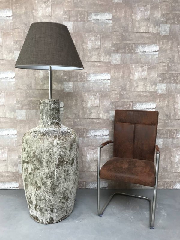 V037122 Vloerlamp aardewerk atlantic met donker bruine linnen kap.