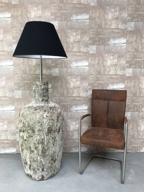 V037125 Vloerlamp aardewerk atlantic met zwarte linnen kap.