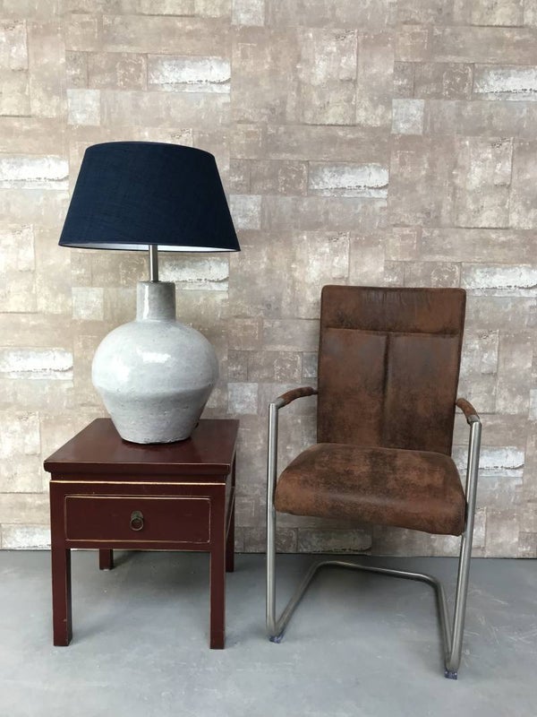 T030708 Tafellamp aardewerk grijs glazuur met donker blauwe linnen kap.