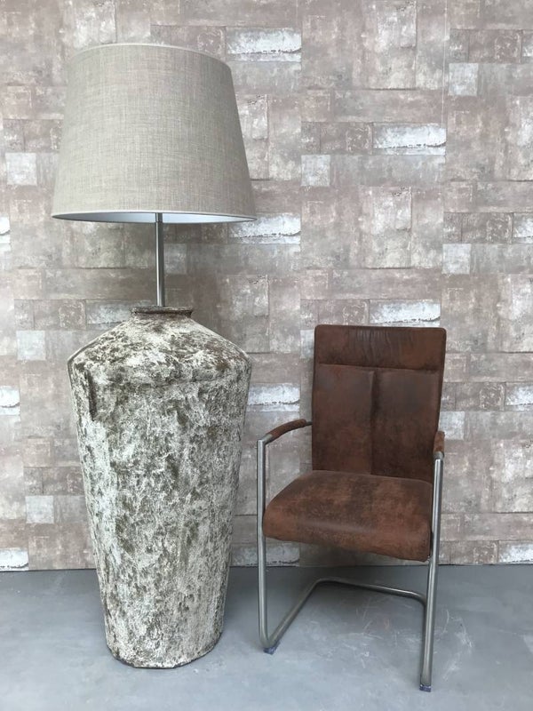 V057934 Vloerlamp aardewerk osian oxide met licht bruine linnen kap.