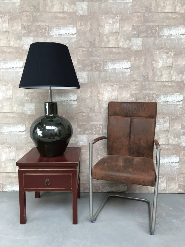 T031403 Tafellamp aardewerk donker groen glazuur met zwarte linnen kap.