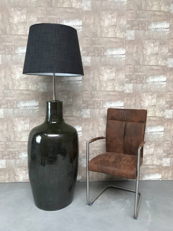 V031431 Vloerlamp aardewerk donker groen glazuur met antraciet linnen kap.