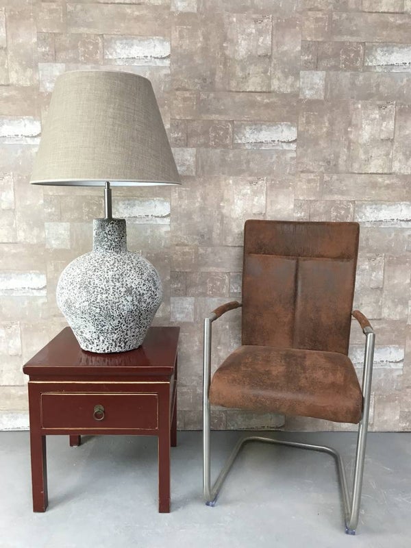 T037906 Tafellamp aardewerk ocean oxciede met licht bruine linnen kap.