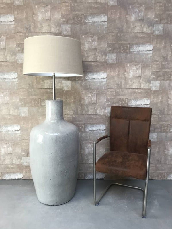 V030740 Vloerlamp aardewerk grijs glazuur met licht creme linnen kap.