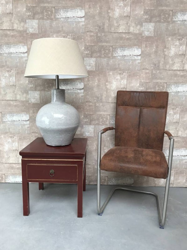 T030713 Tafellamp aardewerk grijs glazuur met creme linnen kap.