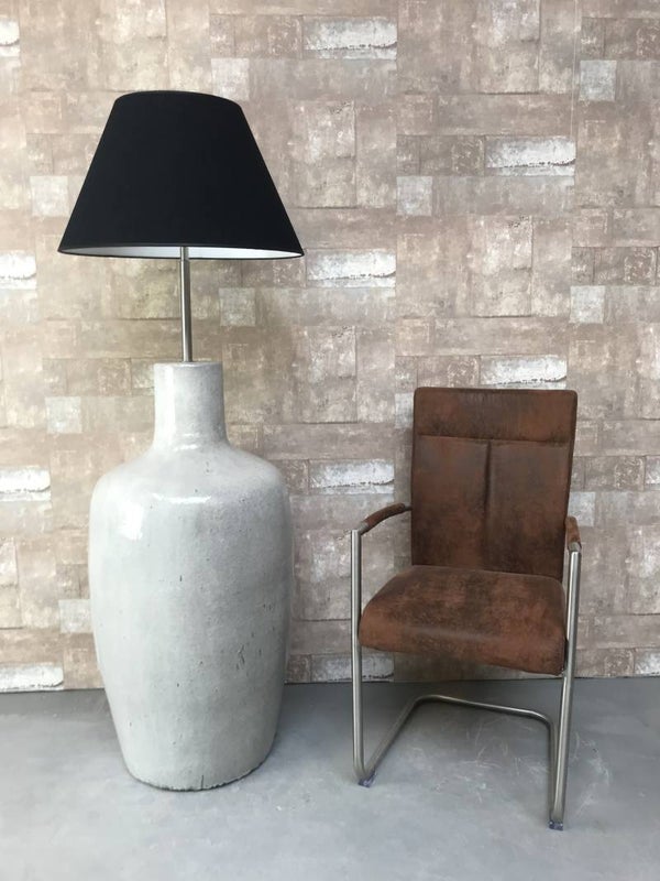 V030725 Vloerlamp aardewerk grijs glazuur met zwarte linnen kap.