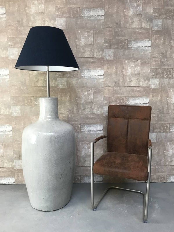V030723 Vloerlamp aardewerk grijs glazuur met donker blauwe linnen kap.