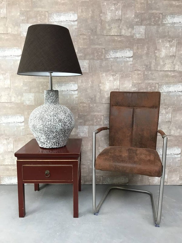 T037901 Tafellamp aardewerk ocean oxide met donker bruine linnen kap.