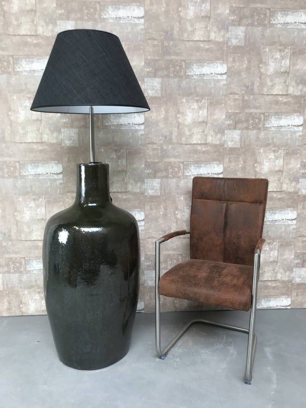 V031424 Vloerlamp aardewerk donker groen glazuur met antraciet linnen kap.